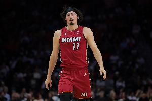 哈克斯谈球队打快：大家不停地切入跑动创造空间 这种风格很有趣