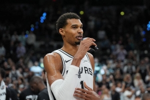 徐静雨：文班防守能力联盟独一档 我甚至对马刺夺冠都有些许展望