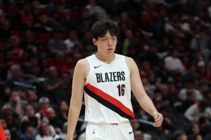 刘维伟：杨瀚森在有限时间有表现但差距也很明显 要先在队内学习