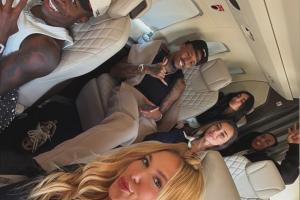 心情好！国家德比后维尼修斯带着女友，与米利唐夫妇在摩纳哥度假