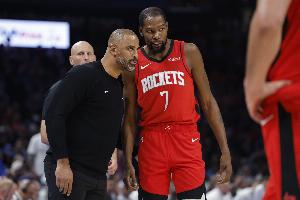 火力充足！杜兰特半场9中6拿到全队最高14分外加1板1帽