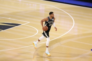 考辛斯：字母哥一点也没有下滑 他仍然是联盟最有统治力的球员