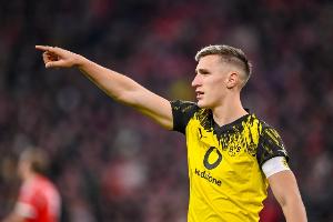 图片报：施洛特贝克续约将涨薪和当队长，多特认为拜仁对其没需求