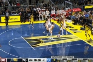 生猛！以赛亚-杰克逊篮下接球 垂直上升力压波津双手暴扣