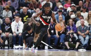 小杨替补待命！开拓者首发：霍勒迪/夏普/卡马拉/阿夫迪亚/克林根